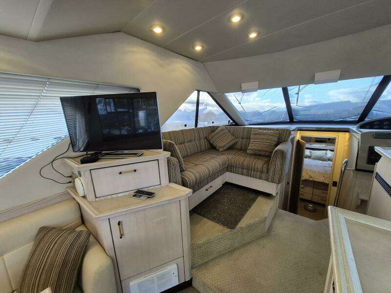 39ft Bayliner Yacht For Sale