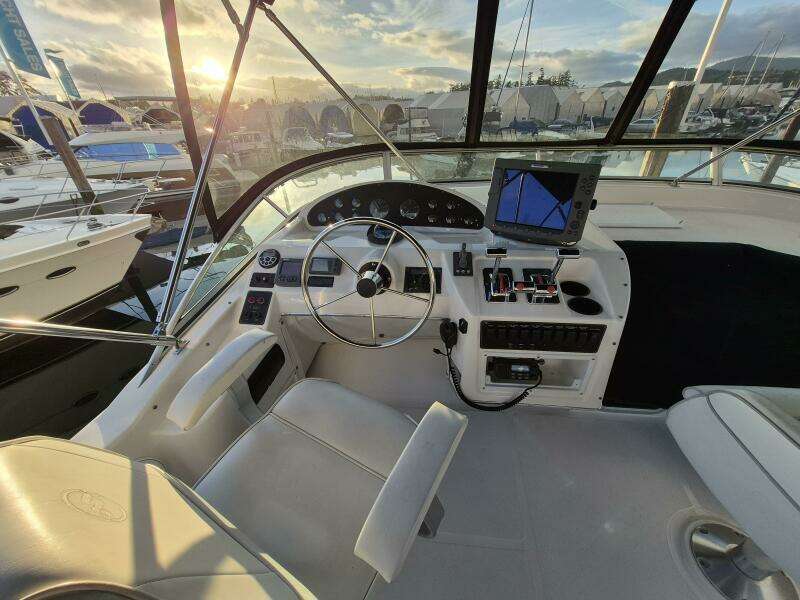 39ft Bayliner Yacht For Sale