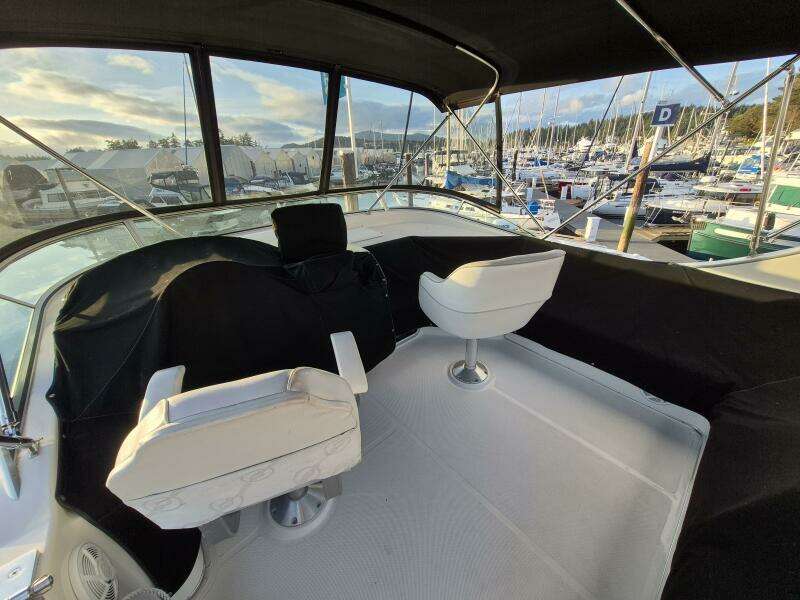 39ft Bayliner Yacht For Sale