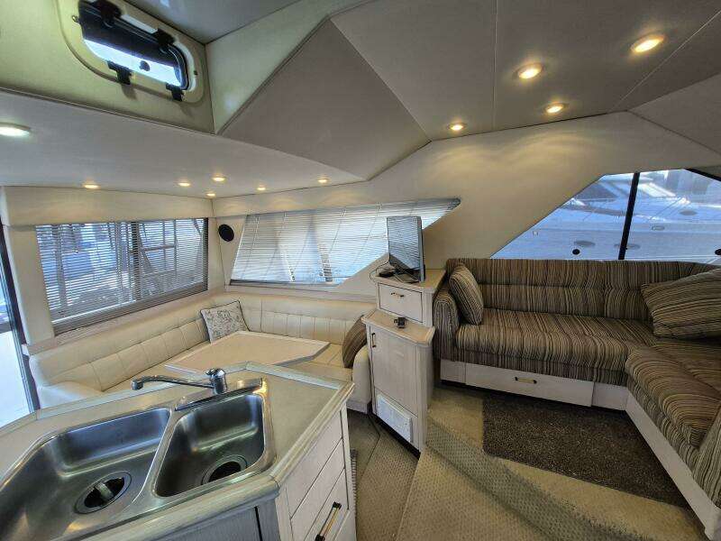 39ft Bayliner Yacht For Sale