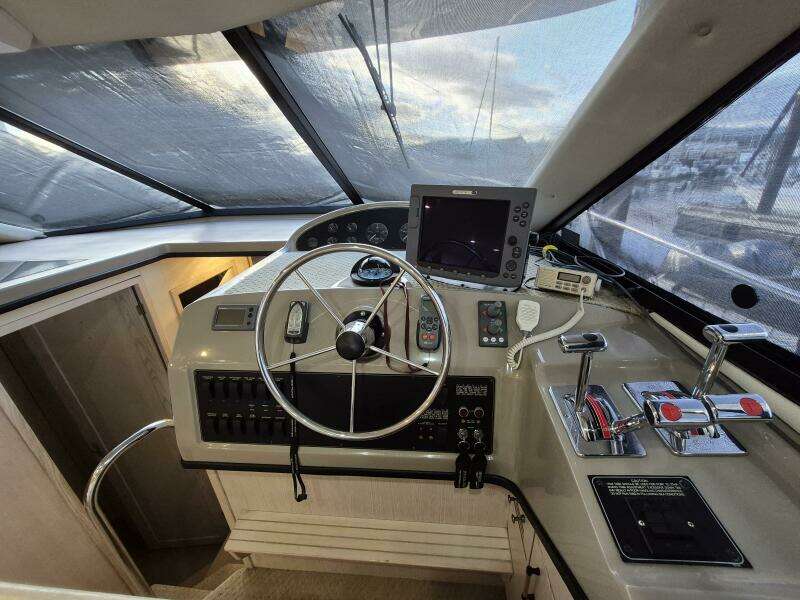 39ft Bayliner Yacht For Sale