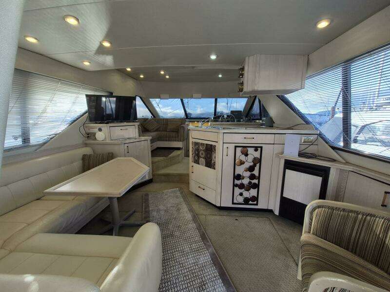 39ft Bayliner Yacht For Sale