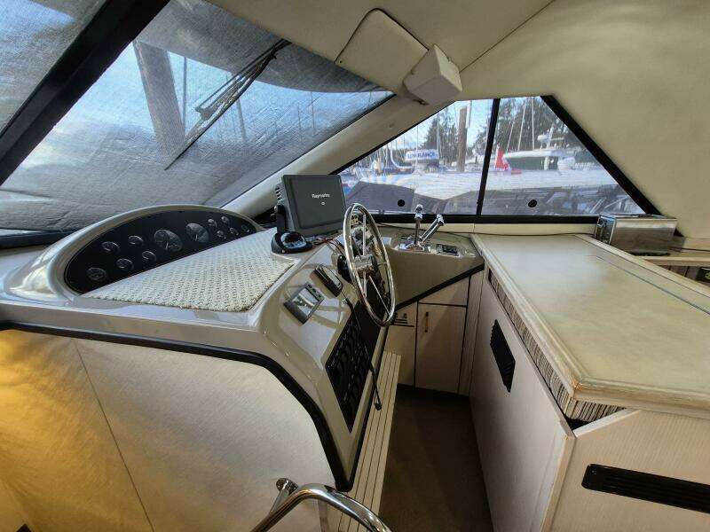 39ft Bayliner Yacht For Sale