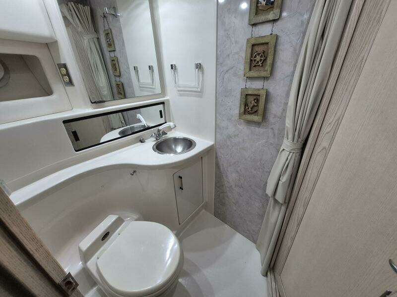 39ft Bayliner Yacht For Sale