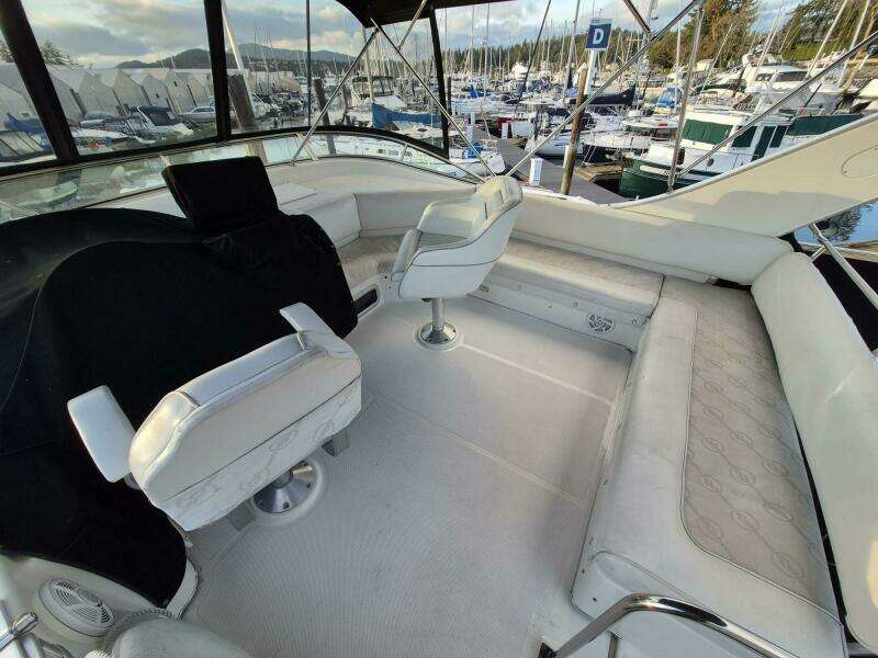 39ft Bayliner Yacht For Sale