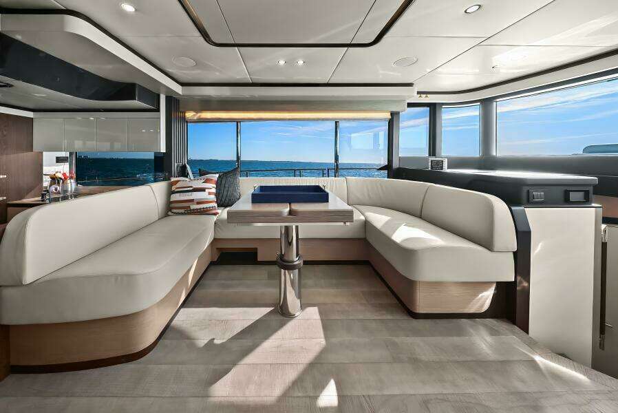 2025 Absolute Navetta 53 - Salon