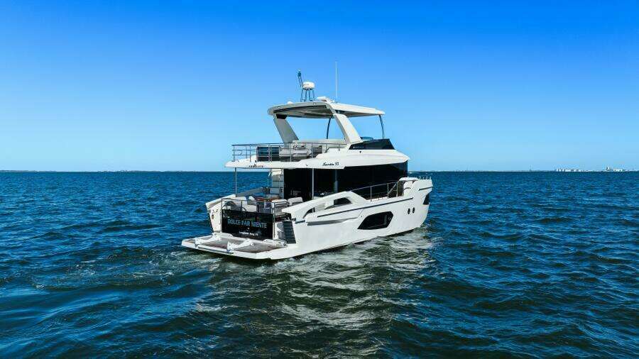 2025 Absolute Navetta 53 - Profile