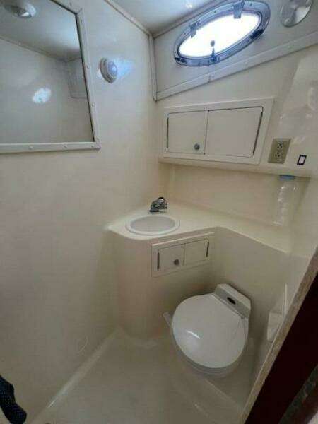 35ft Carolina Classic Yacht For Sale