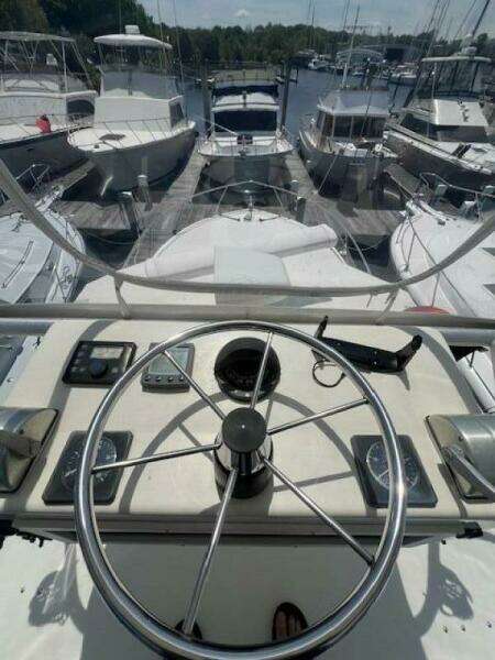 35ft Carolina Classic Yacht For Sale