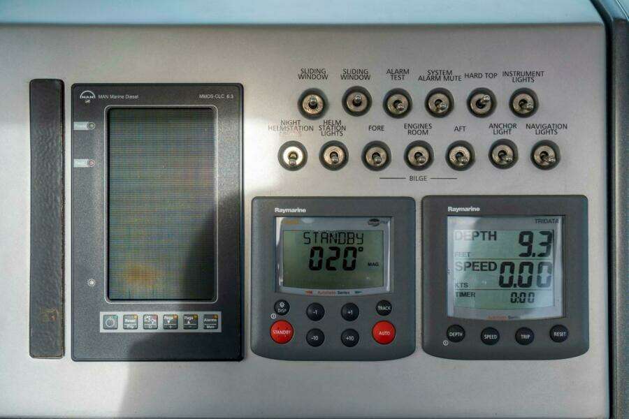 68ft Azimut Yacht For Sale