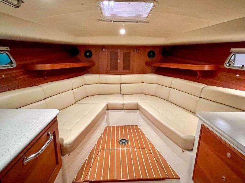 34ft MJM Yacht For Sale
