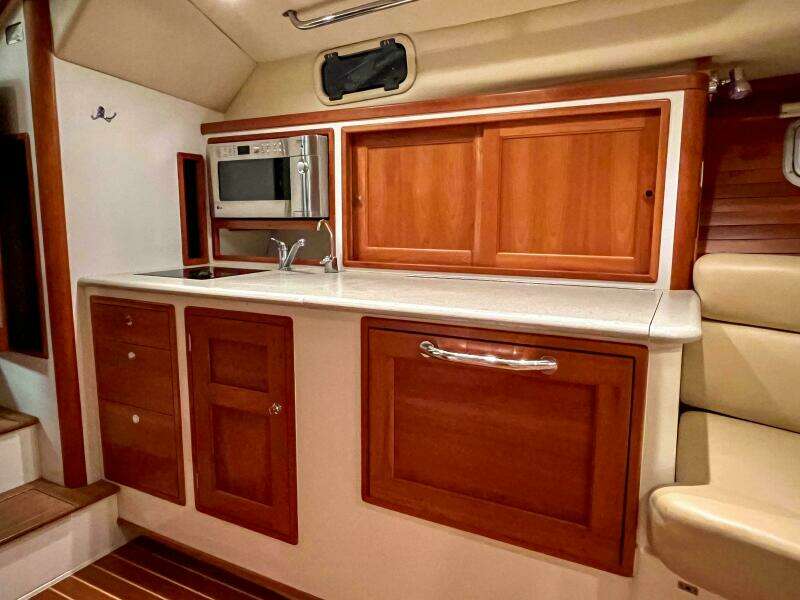 34ft MJM Yacht For Sale
