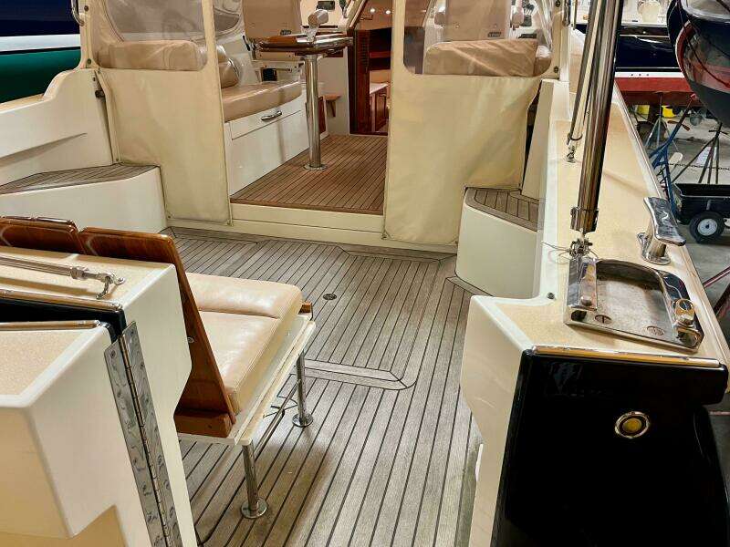 34ft MJM Yacht For Sale