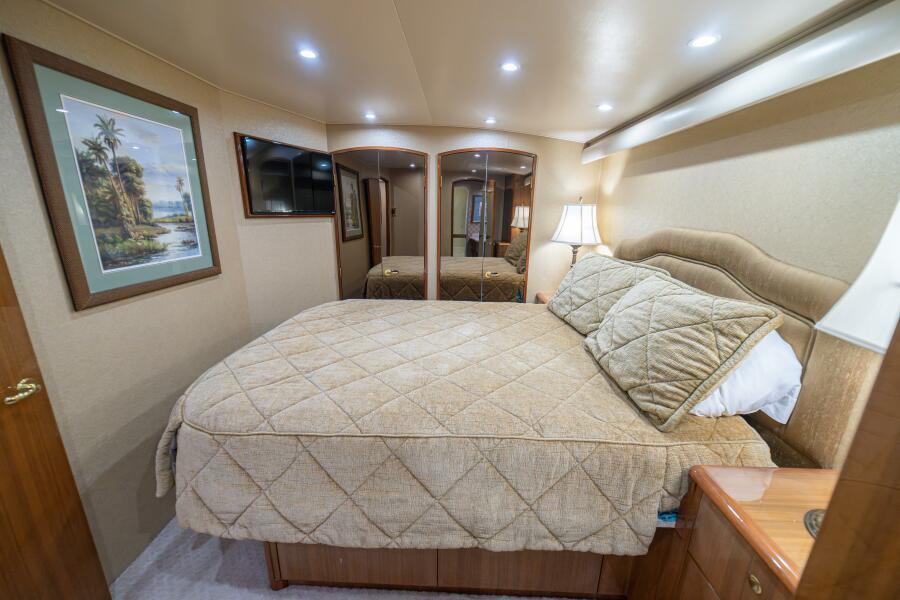 56' 2006 Viking 56 Convertible