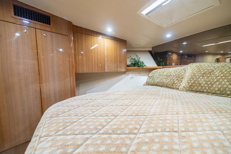 56' 2006 Viking 56 Convertible