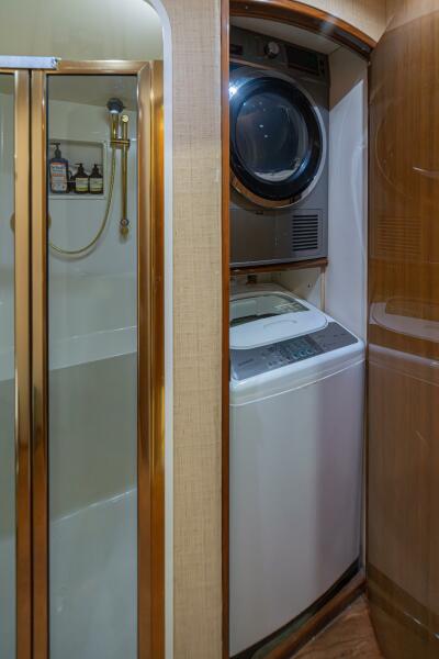 56' 2006 Viking 56 Convertible