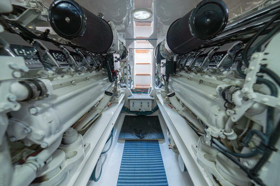 56' 2006 Viking 56 Convertible