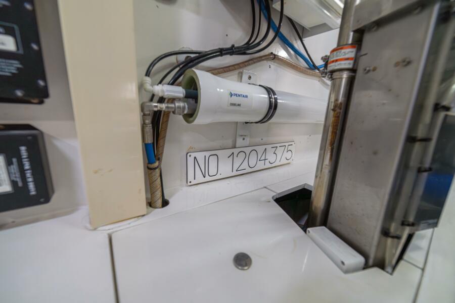 56' 2006 Viking 56 Convertible