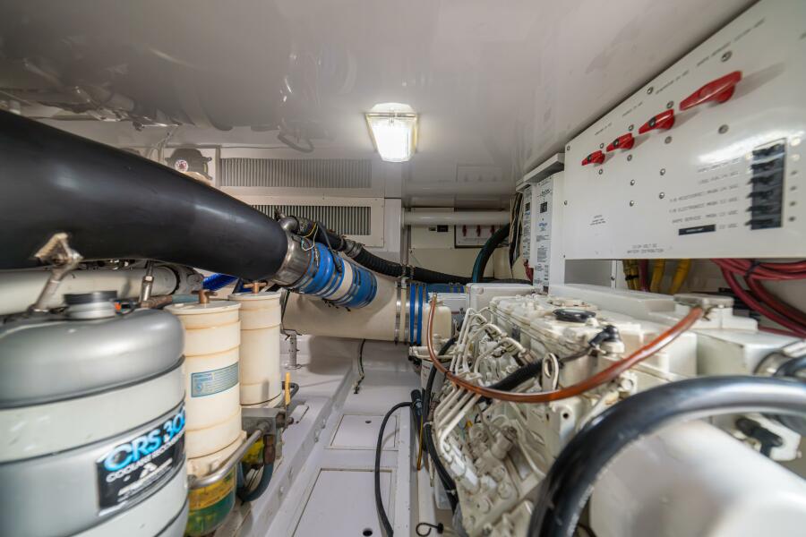 56' 2006 Viking 56 Convertible