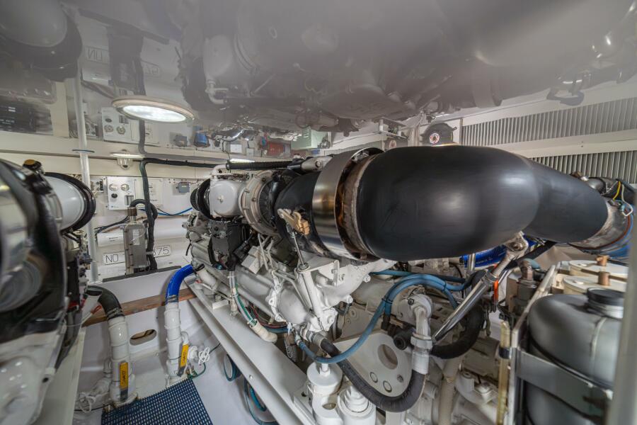 56' 2006 Viking 56 Convertible