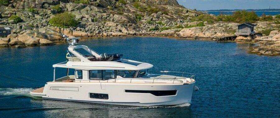 Nimbus 495 Flybridge Profile