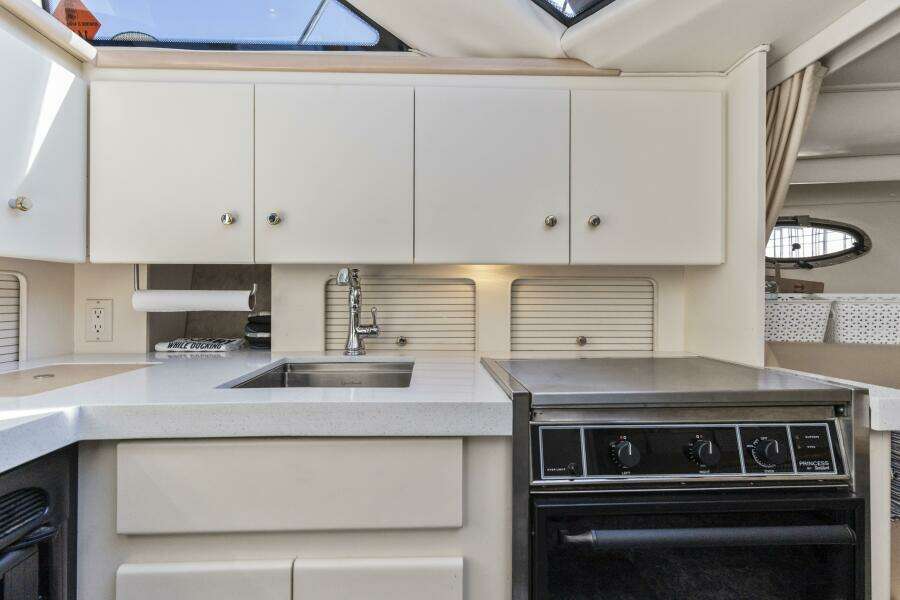 35ft Carver Yacht For Sale