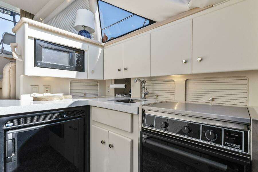 35ft Carver Yacht For Sale