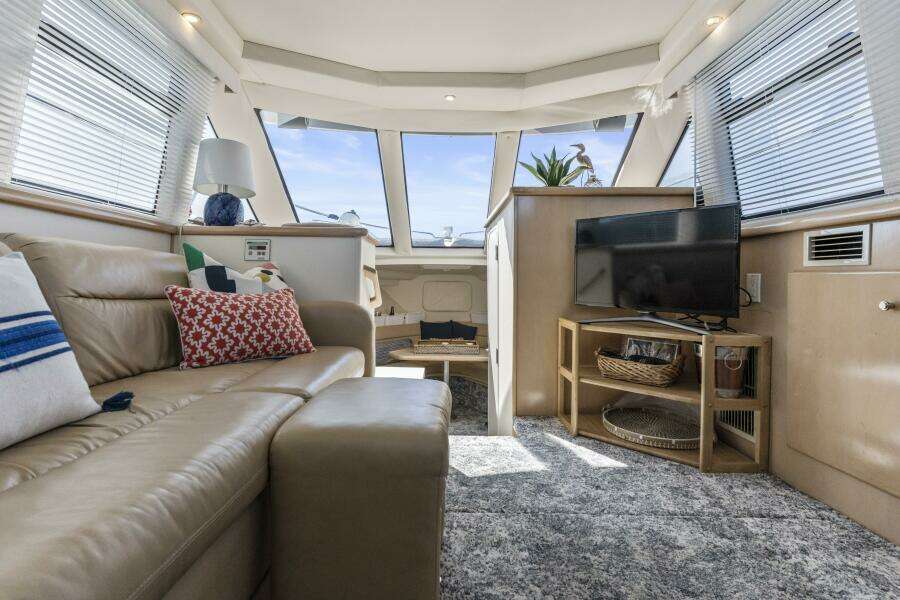 35ft Carver Yacht For Sale