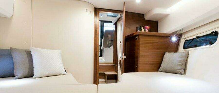 Nimbus 305 Coupe Cabin