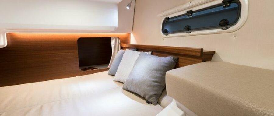 Nimbus 305 Coupe Cabin