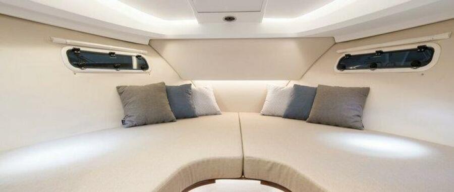 Nimbus 305 Coupe Cabin