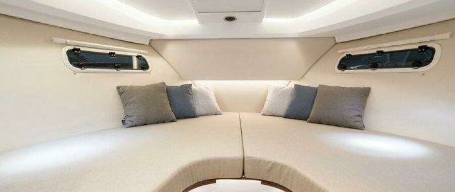 Nimbus 305 Coupe Cabin