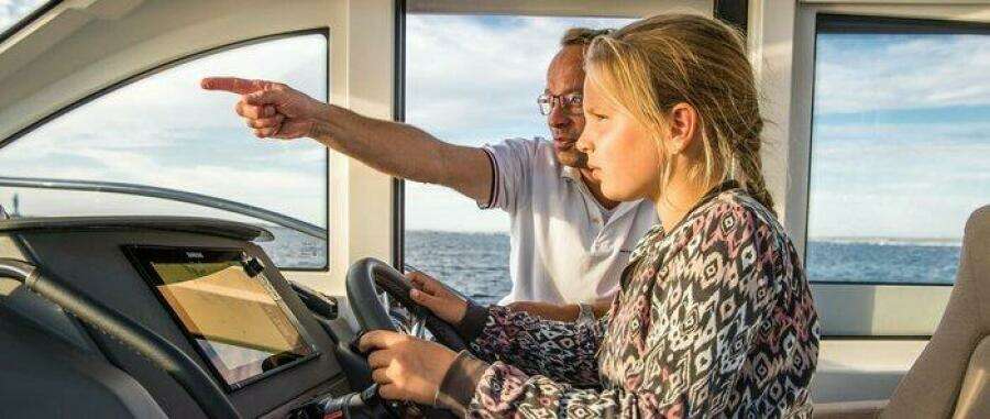 Nimbus 305 Coupe Helm