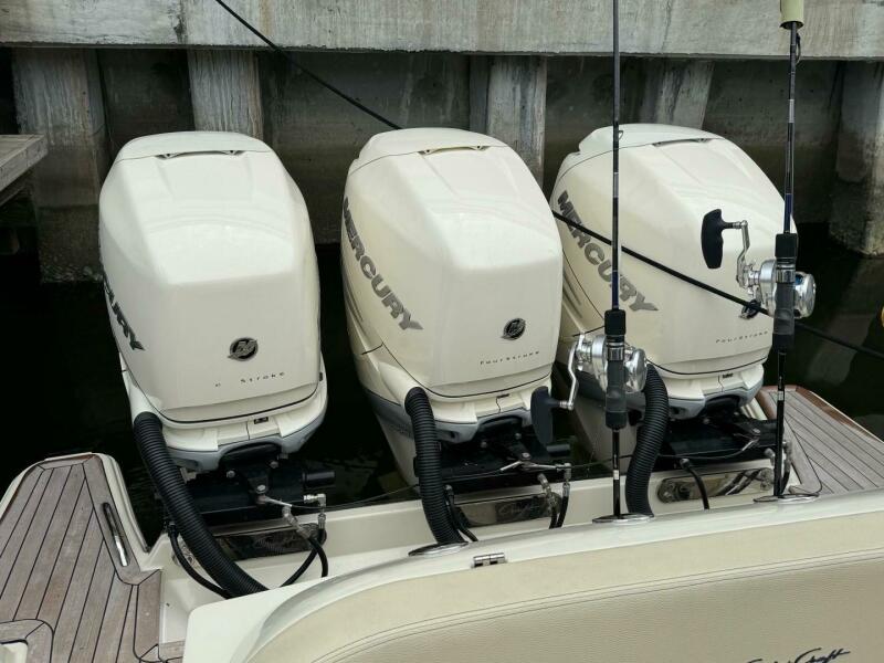 35' 2022 Chris-Craft Calypso 35