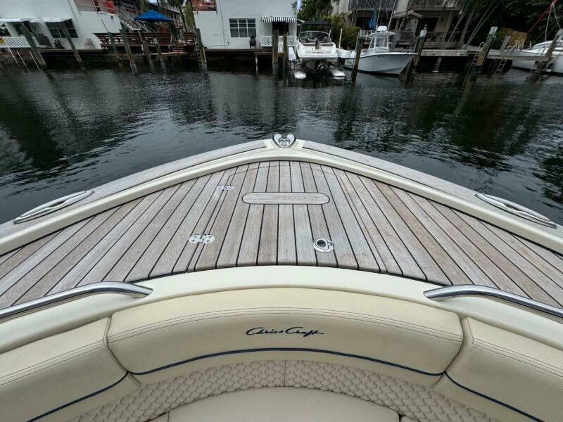 35' 2022 Chris-Craft Calypso 35