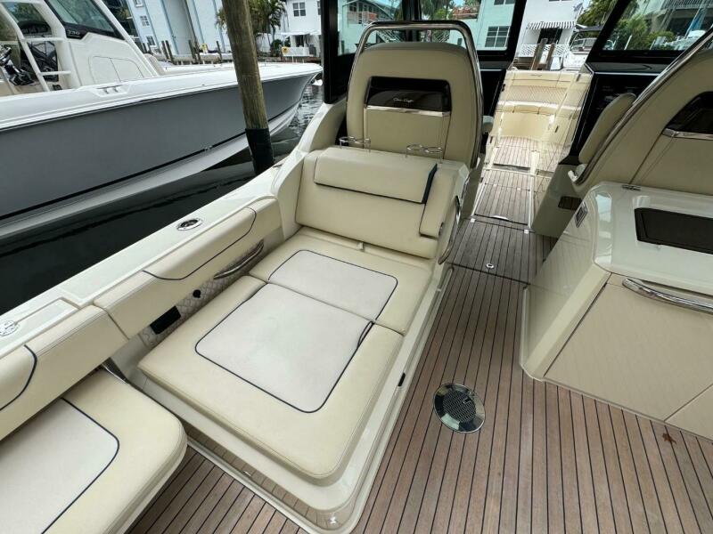 35' 2022 Chris-Craft Calypso 35