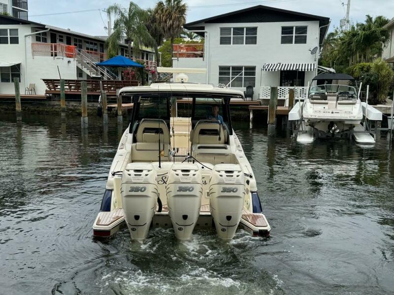 35' 2022 Chris-Craft Calypso 35