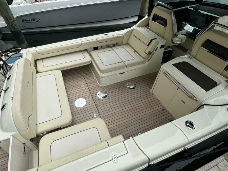 35' 2022 Chris-Craft Calypso 35