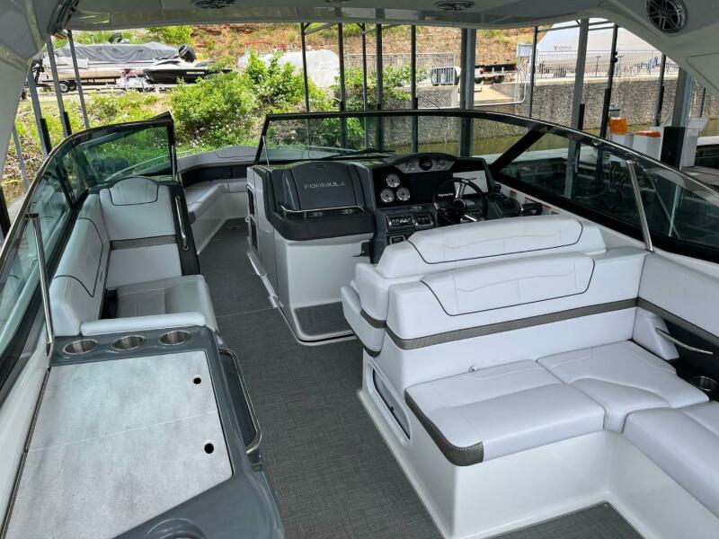 35' 2020 Formula 350 Crossover Bowrider
