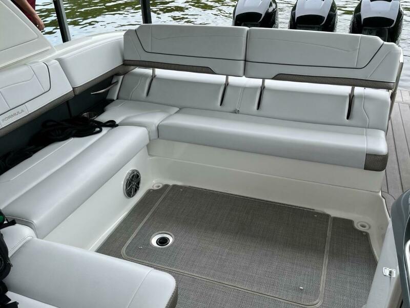 35' 2020 Formula 350 Crossover Bowrider