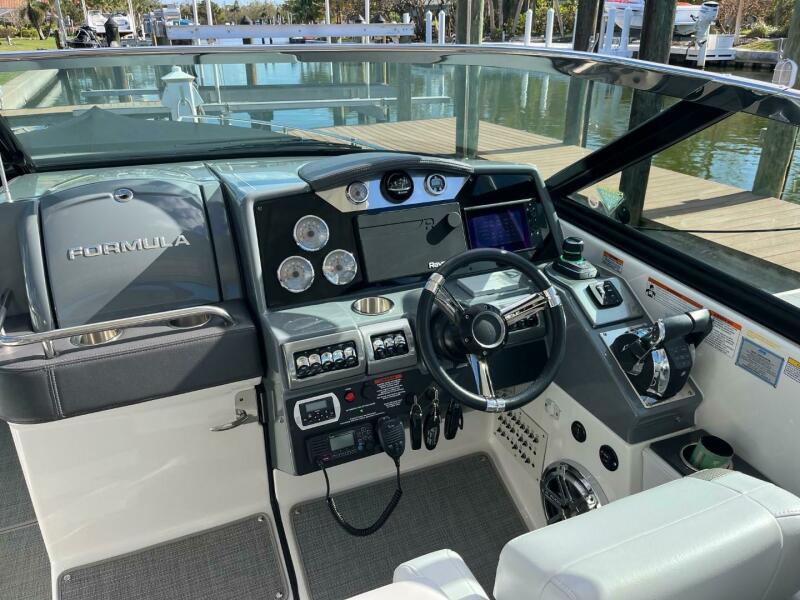 35' 2020 Formula 350 Crossover Bowrider