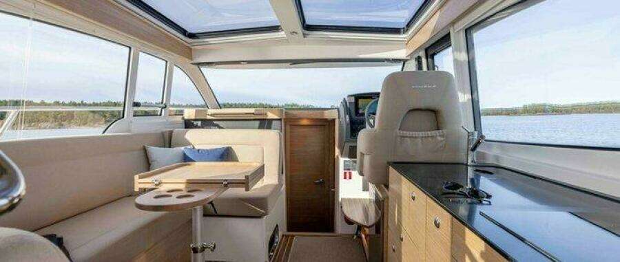 Nimbus 365 Coupe Command Deck