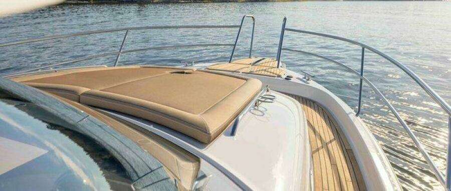 Nimbus 365 Coupe Bow Seating