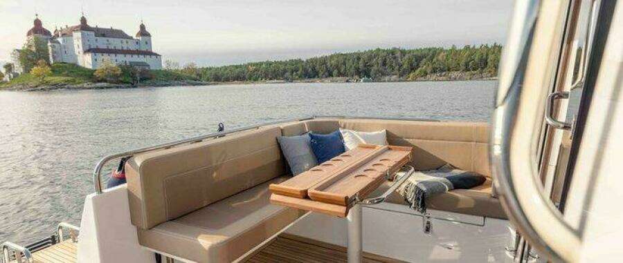 Nimbus 365 Coupe Aft Seating