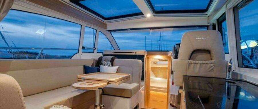 Nimbus 365 Coupe Command Deck