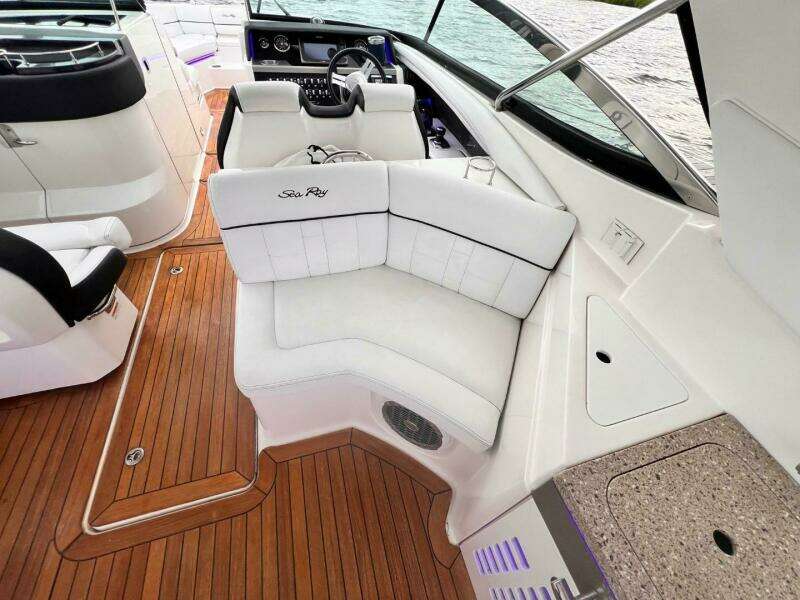 35ft Sea Ray Yacht For Sale