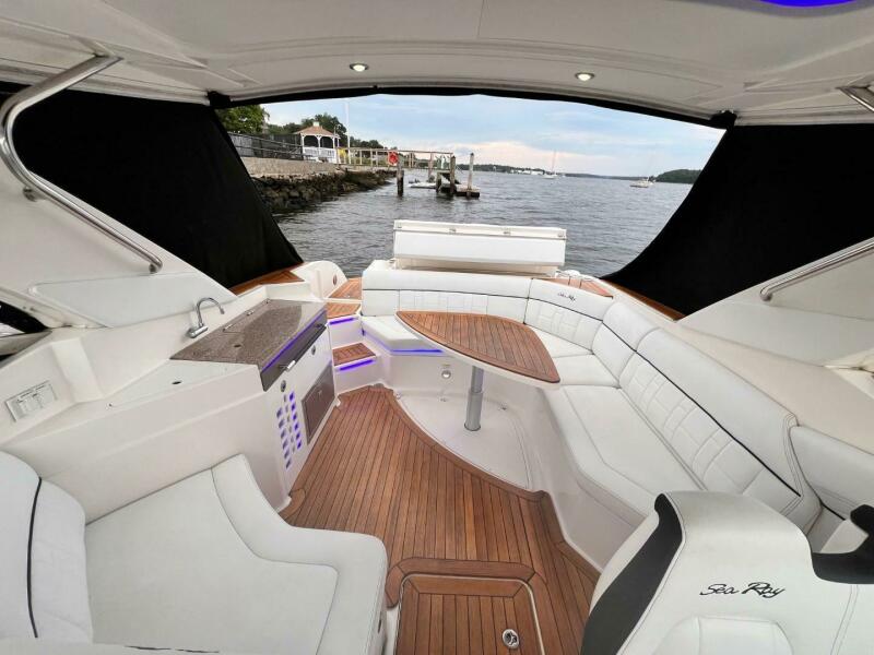 35' 2014 Sea Ray SLX 350