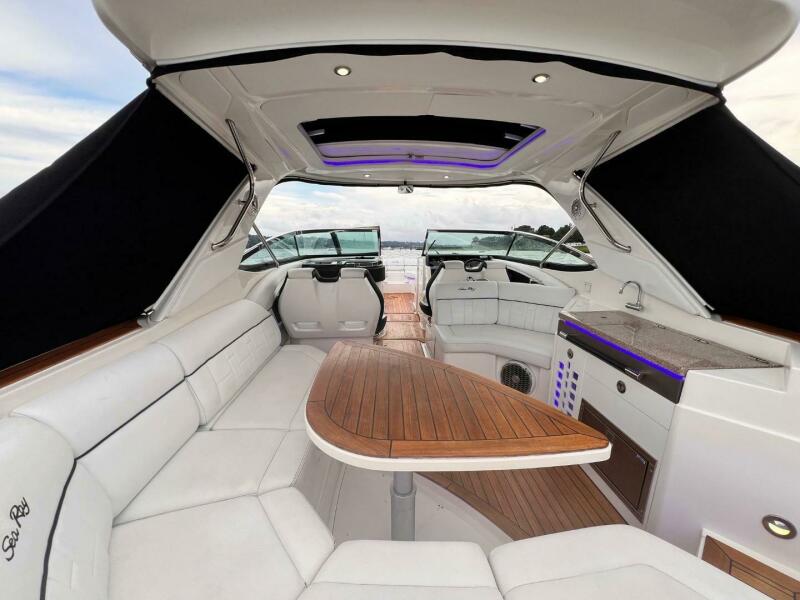 35' 2014 Sea Ray SLX 350