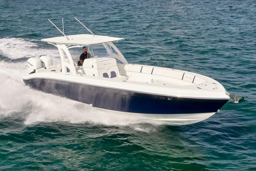 34' 2020 Midnight Express 34 Open