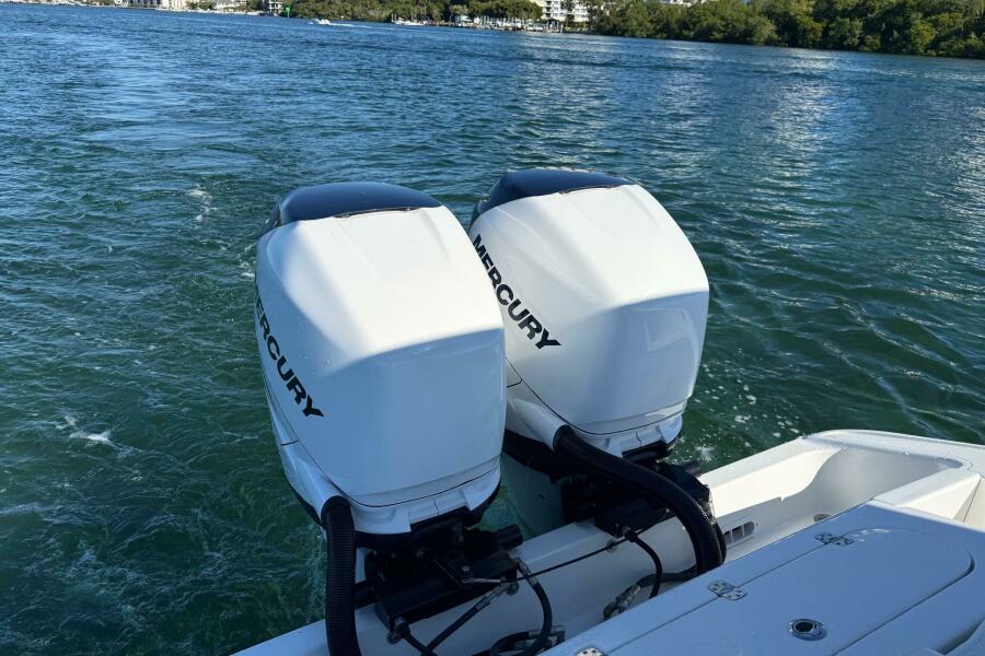 34' 2020 Midnight Express 34 Open